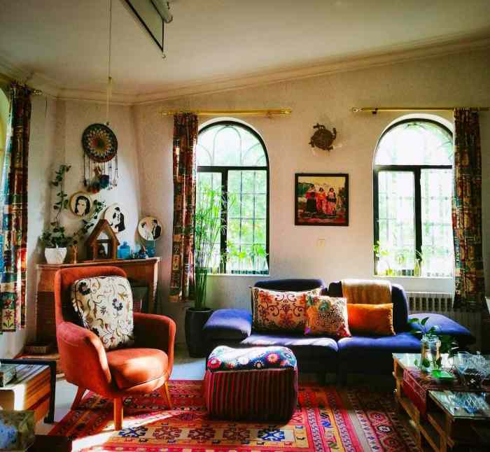 Eclectic room living chic sunroom designs comfy cottage chelsea fall light bright love design decor ll youll architectureartdesigns